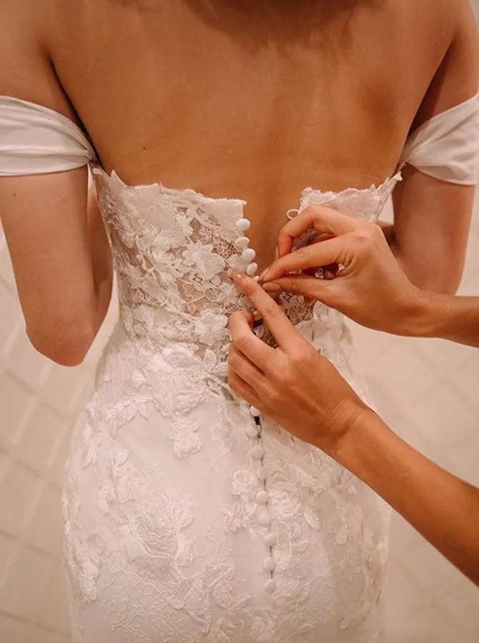 Anneprom Off Shoulder Court Train Chiffon Wedding Dress With Lace Appliques APW0182