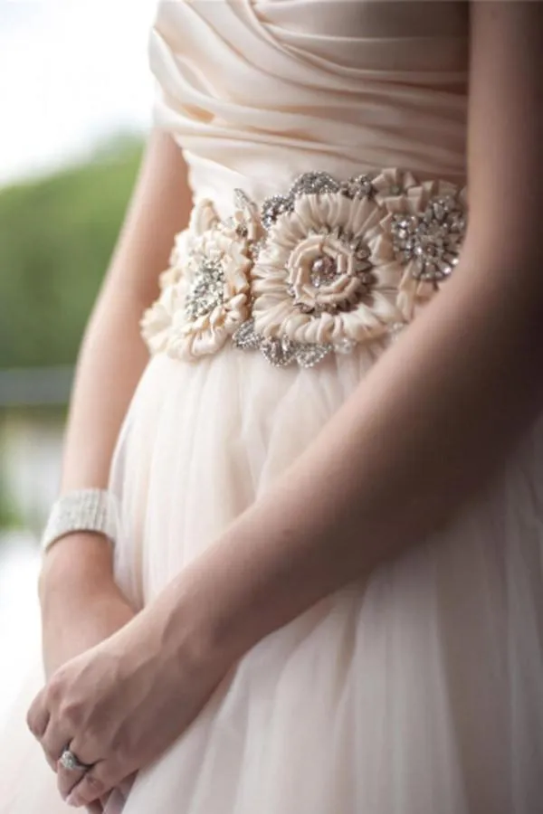 Anneprom Sweetheart Strapless Flowers Beading Wedding Dress With Court Train APW0099