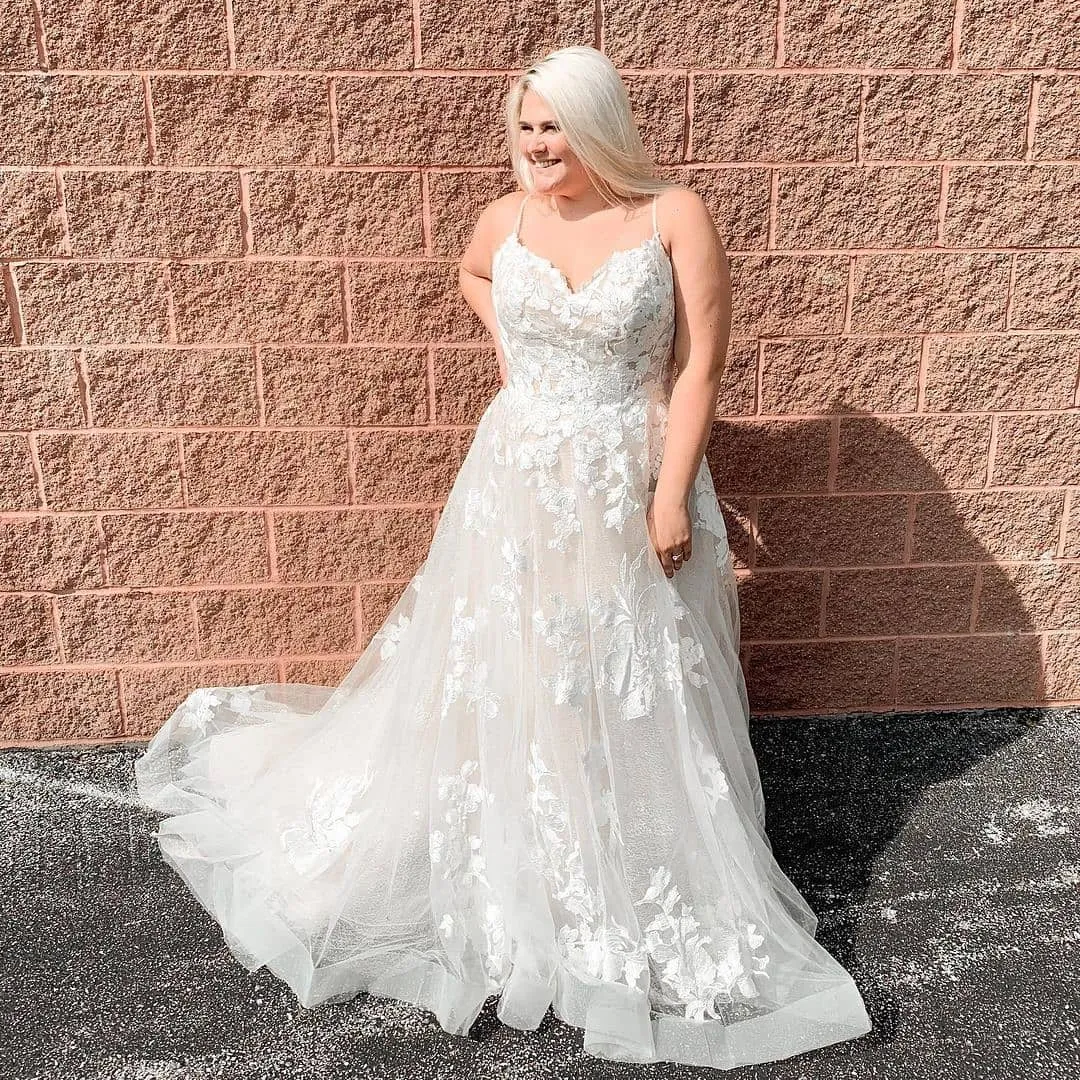 Chic Spaghetti Straps Long Flowy Wedding Dress Bridal Dress Y0159