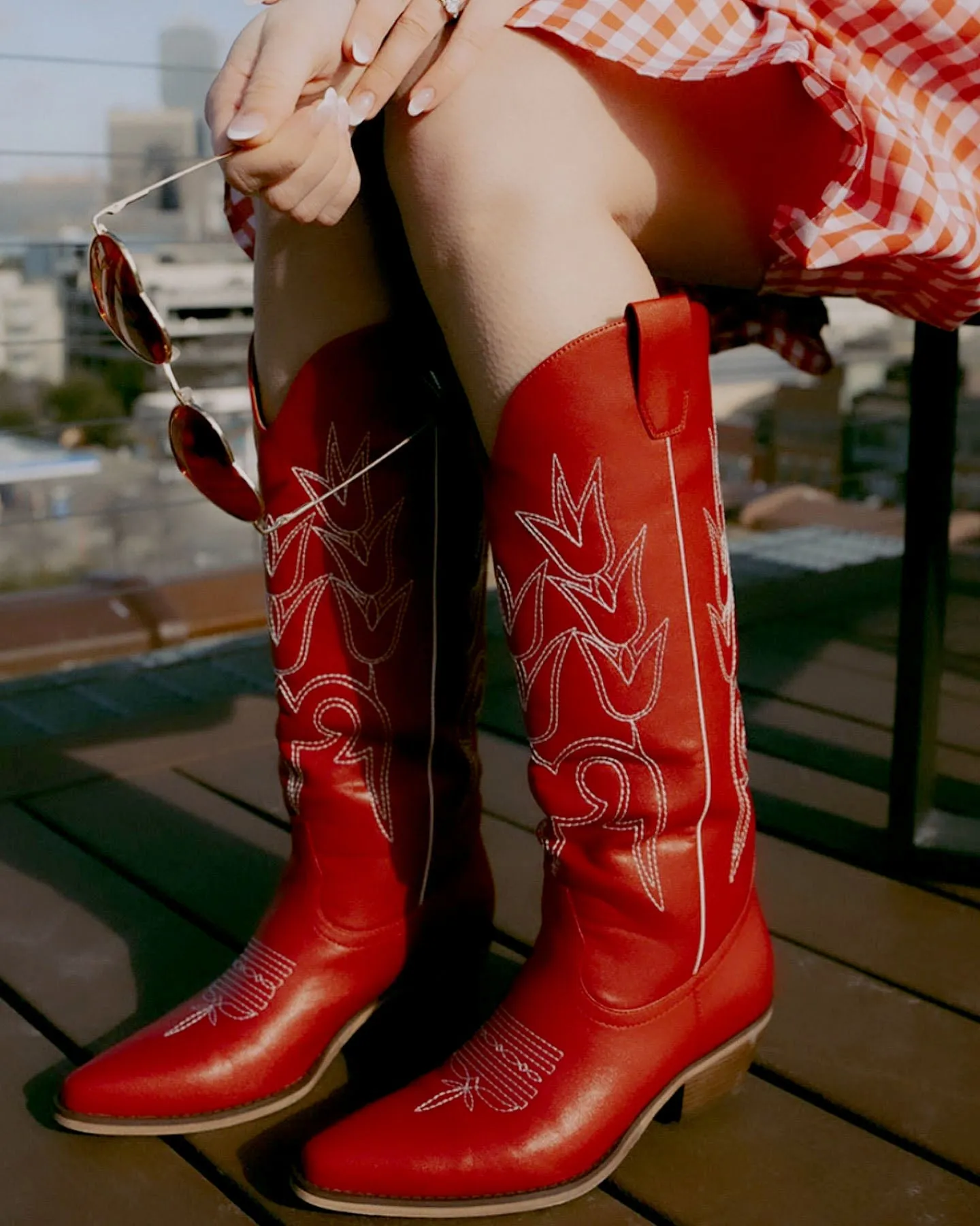 elveswallet Red Tulip Embroidered Pointed Toe Block Heel Boots