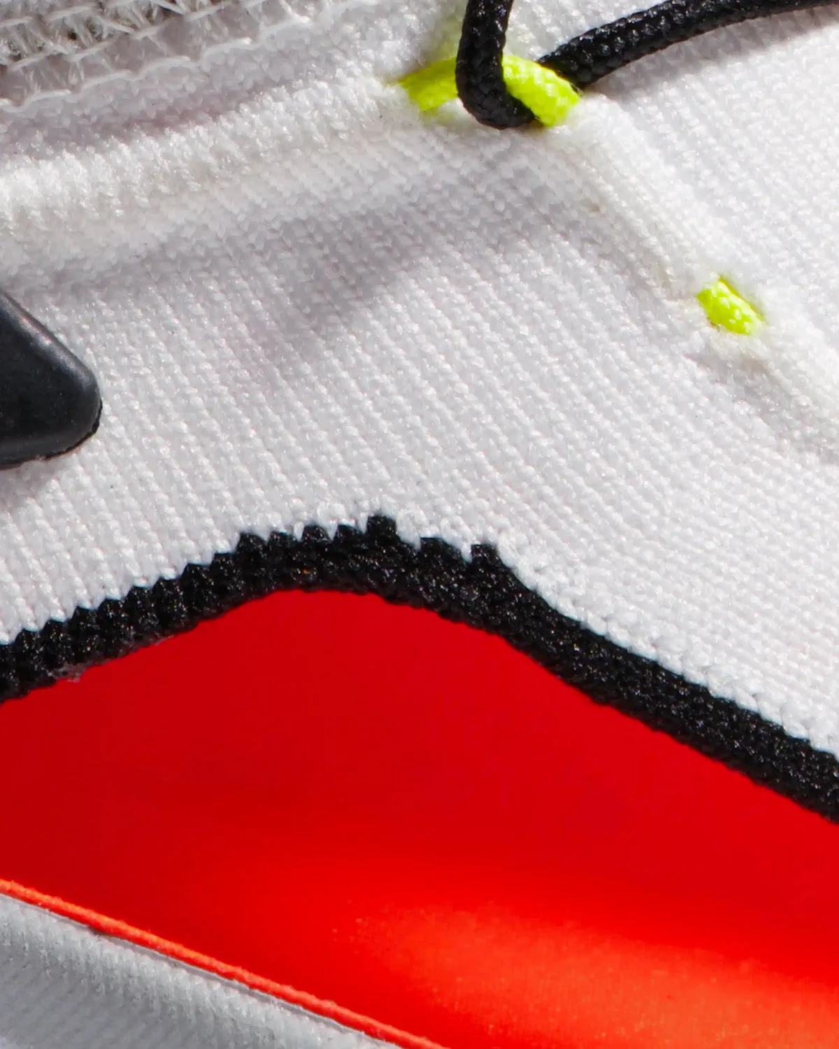 Hueco II Air Low White / Black Running Shoes