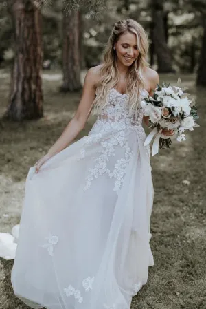Ivory A-Line Sweetheart Lace Applique Tulle Strapless Beach Wedding Dress N1783