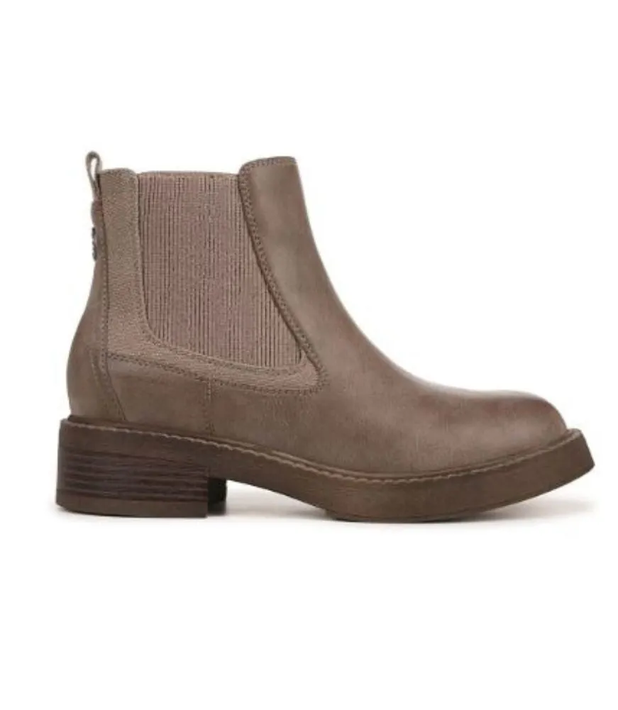 Vera in Mushroom by Blowfish