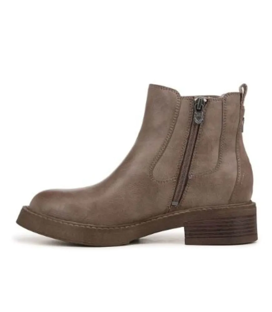 Vera in Mushroom by Blowfish